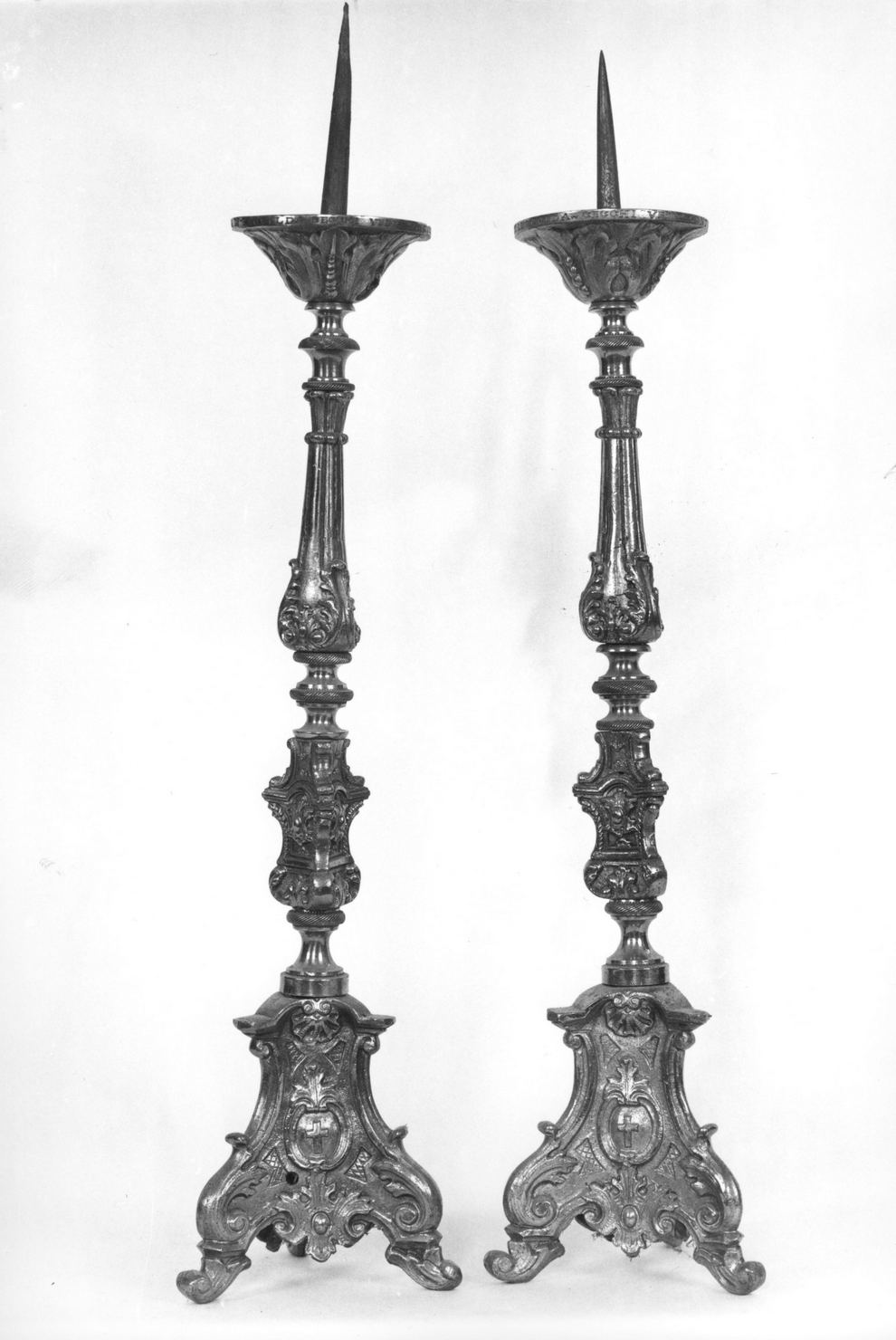 candeliere d'altare, serie - produzione italiana (sec. XX)