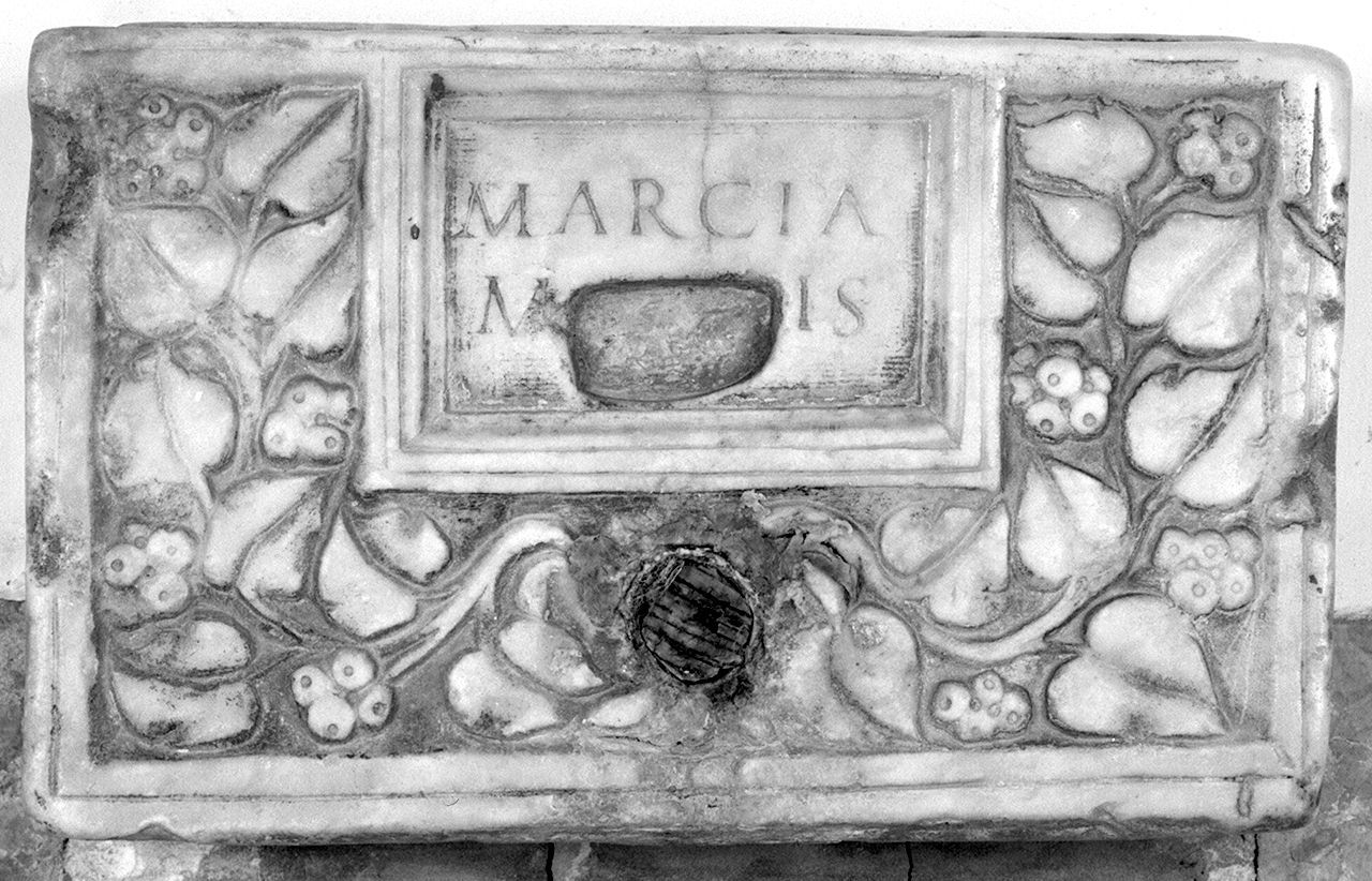 acquasantiera da parete - ambito romano (sec. I)