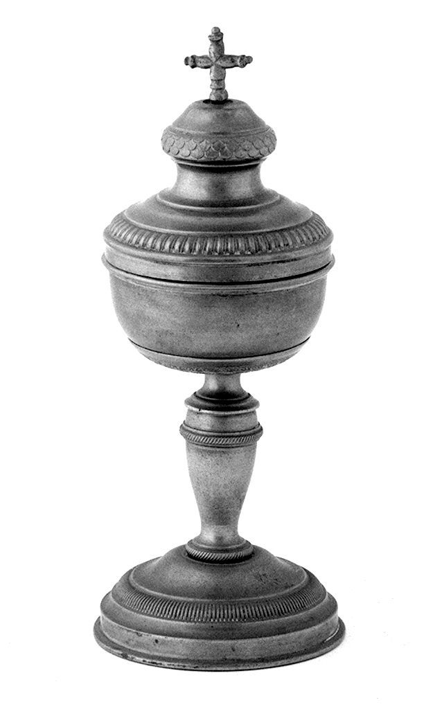 motivo decorativo floreale (pisside da viatico) - bottega italiana (primo quarto sec. XX)