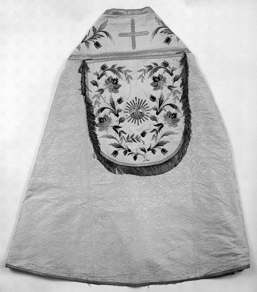 pellicano che imbocca i piccoli nel nido (piviale) - manifattura italiana (sec. XIX)