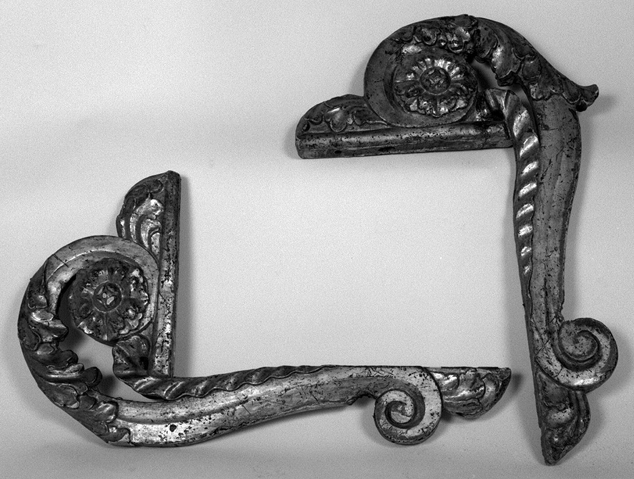 monogramma mariano (cornice, elemento d'insieme) - bottega toscana (prima metà sec. XIX)