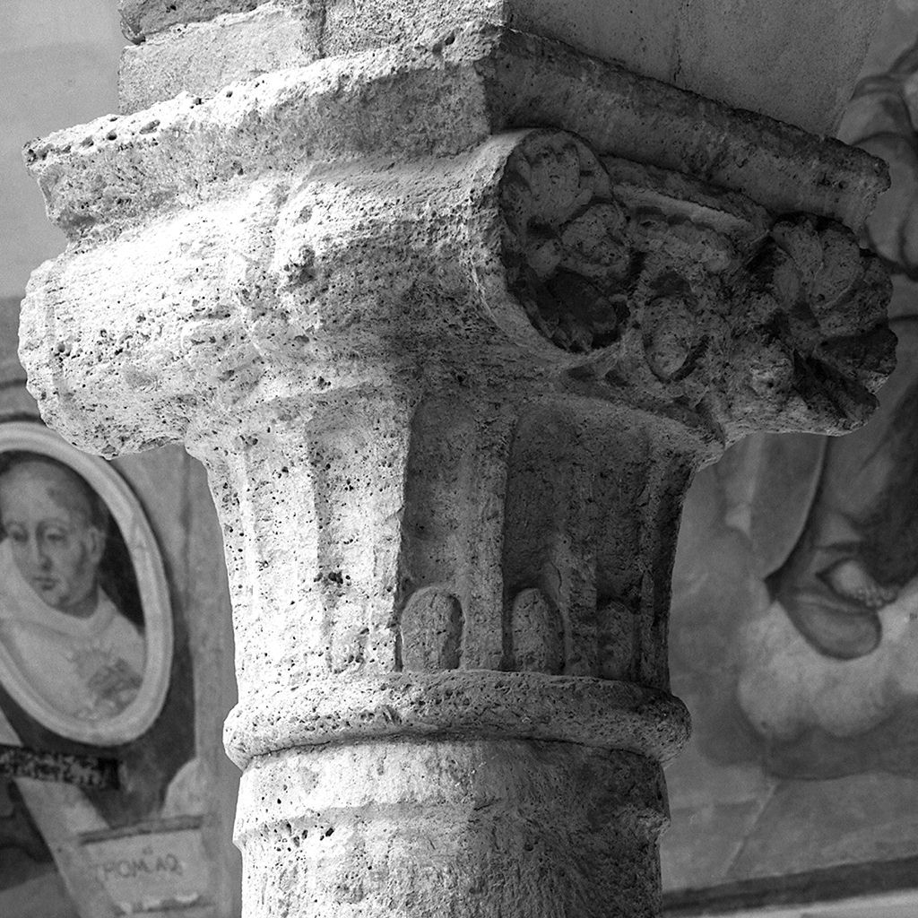 capitello, elemento d'insieme - ambito toscano (sec. XVI)