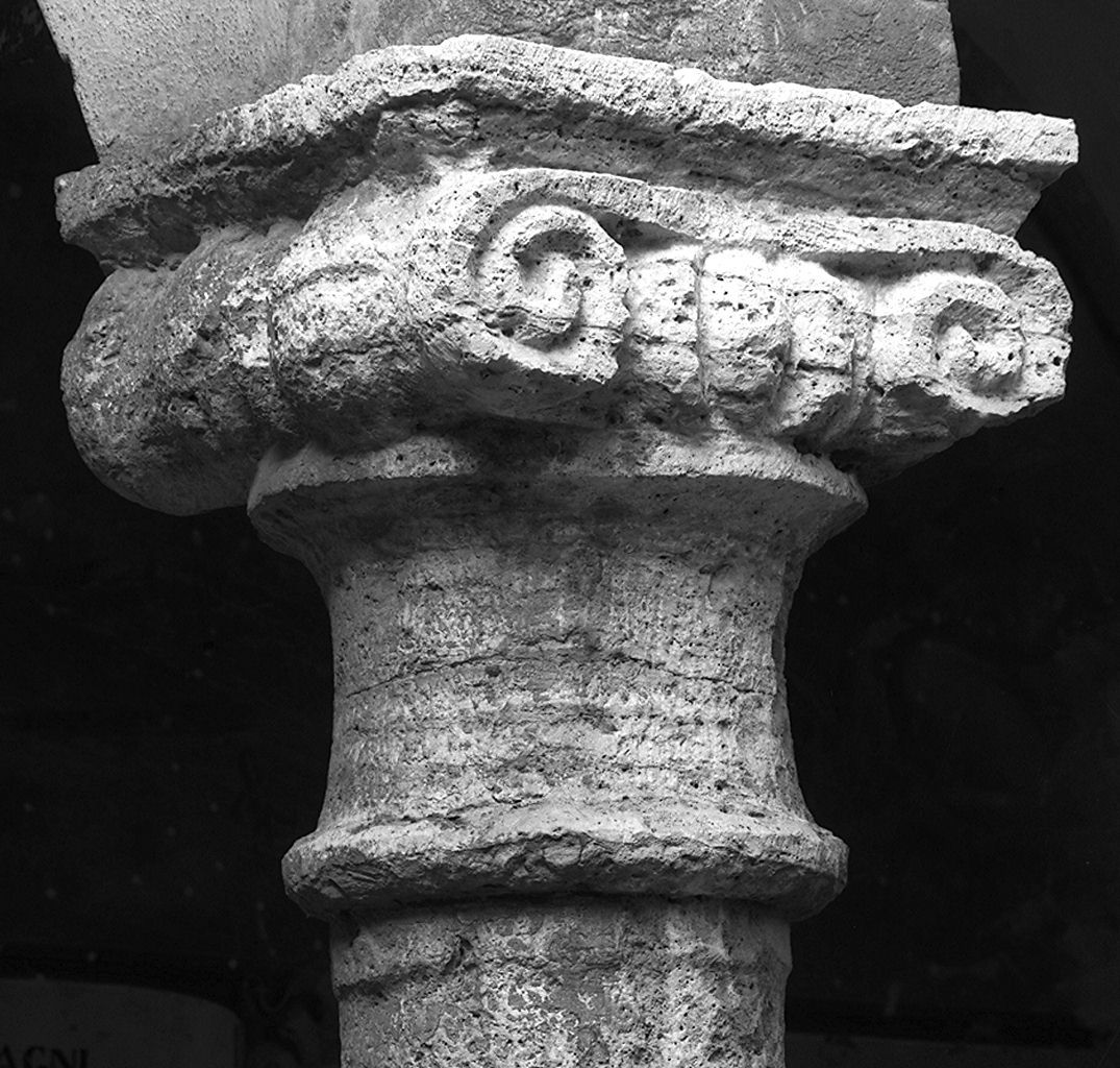 capitello, elemento d'insieme - ambito toscano (sec. XVI)