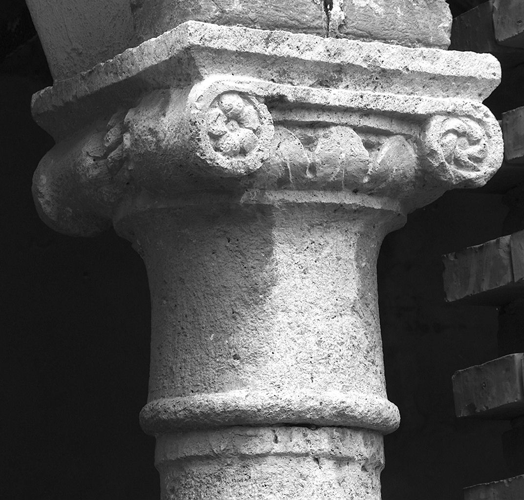 capitello, elemento d'insieme - ambito toscano (sec. XVI)