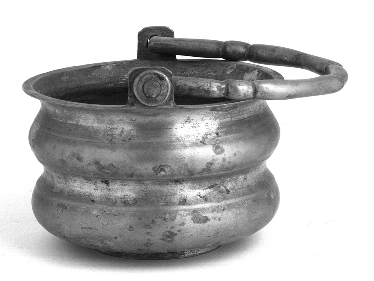 secchiello per l'acqua benedetta, elemento d'insieme - bottega toscana (sec. XVIII)