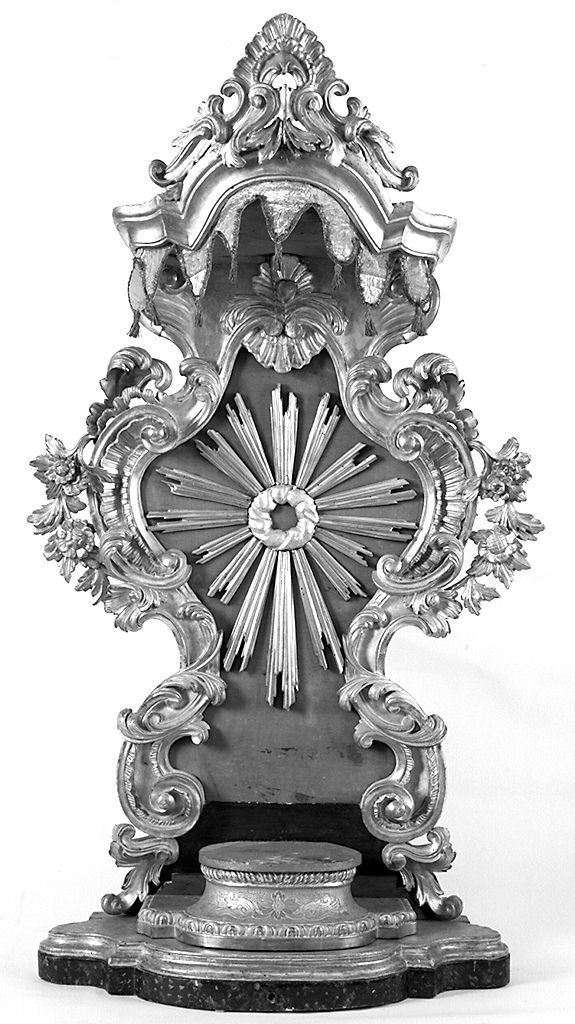 motivi decorativi vegetali (tronetto per esposizione eucaristica - a edicola) - bottega toscana (secc. XVIII/ XIX)
