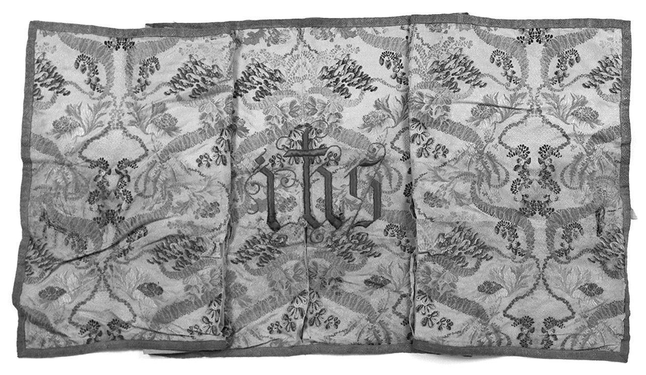 monogramma cristologico (velo omerale, elemento d'insieme) - manifattura italiana (terzo quarto sec. XVIII)