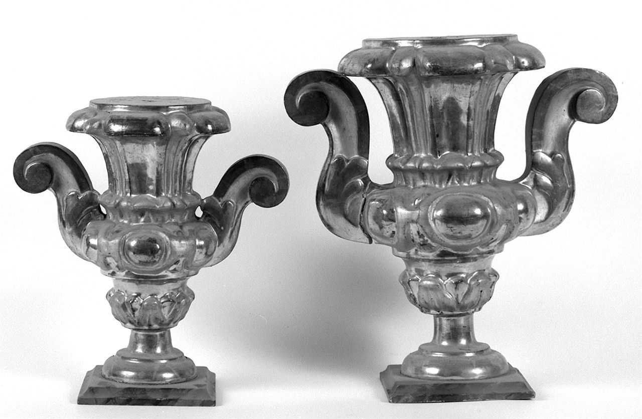 vaso d'altare con composizione floreale, serie - bottega toscana (sec. XIX)