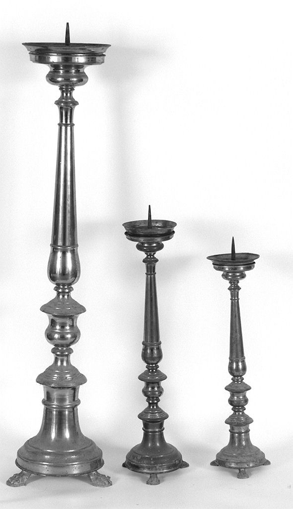 candeliere d'altare, serie - produzione italiana (secc. XIX/ XX)