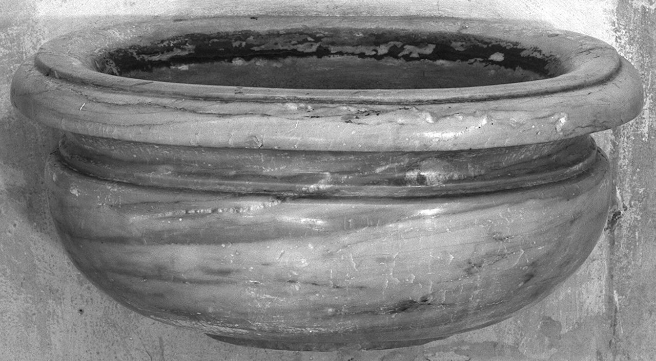 acquasantiera da parete, serie - bottega toscana (prima metà sec. XVIII)