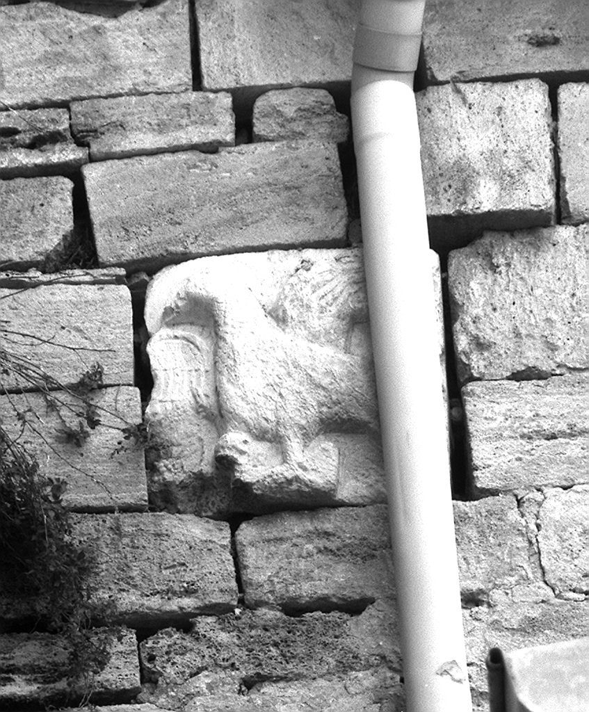 aquila con corona (rilievo) - ambito italiano (secc. XIII/ XIV)