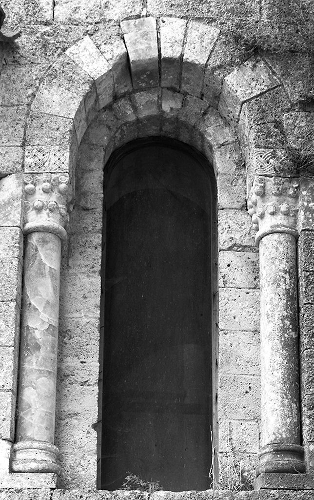 monofora, elemento d'insieme - ambito lombardo (sec. XII)