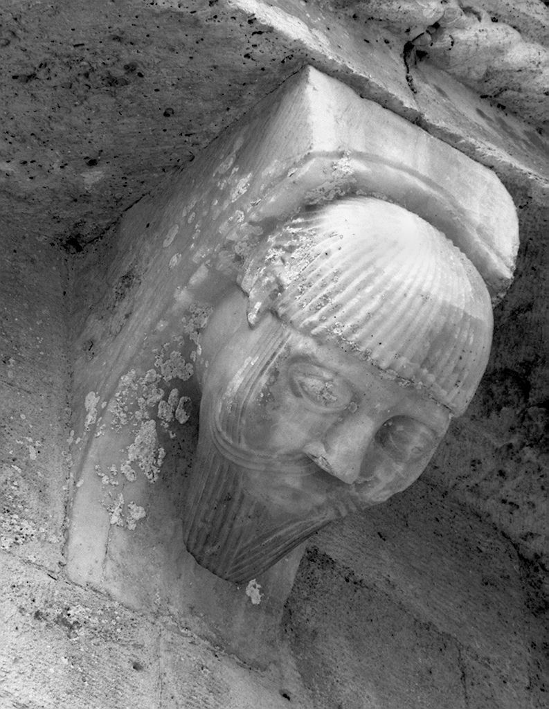 testa d'uomo con barba (mensola, elemento d'insieme) - ambito lombardo (sec. XII)