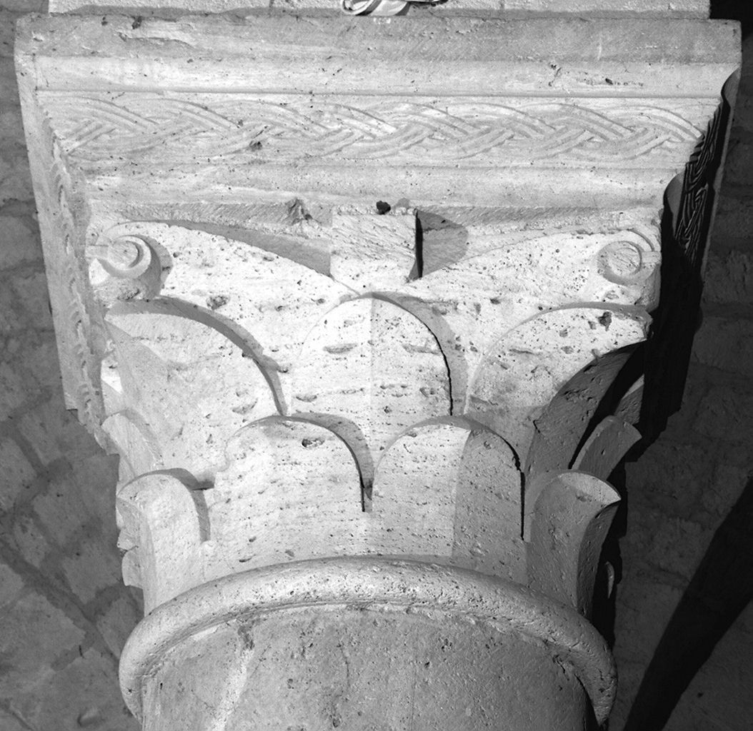 capitello, elemento d'insieme - ambito lombardo (sec. XII)