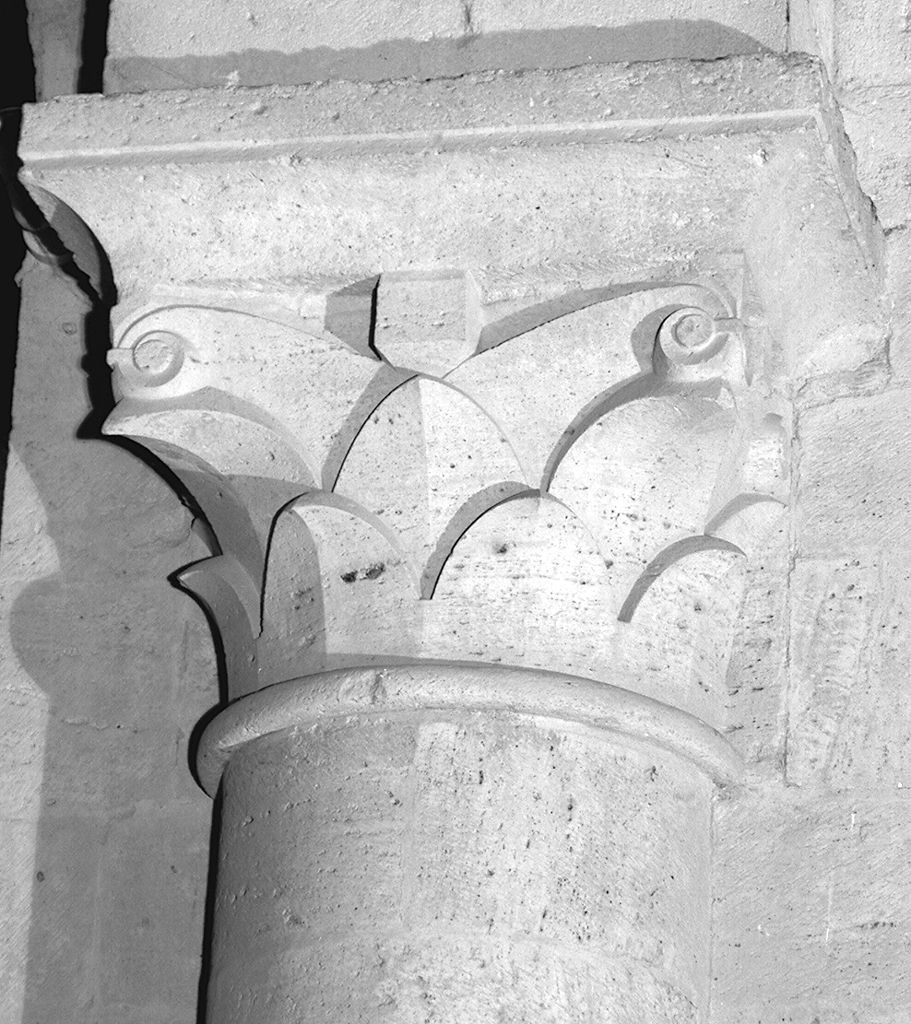 motivi decorativi vegetali (semicapitello, serie) - ambito lombardo (sec. XII)