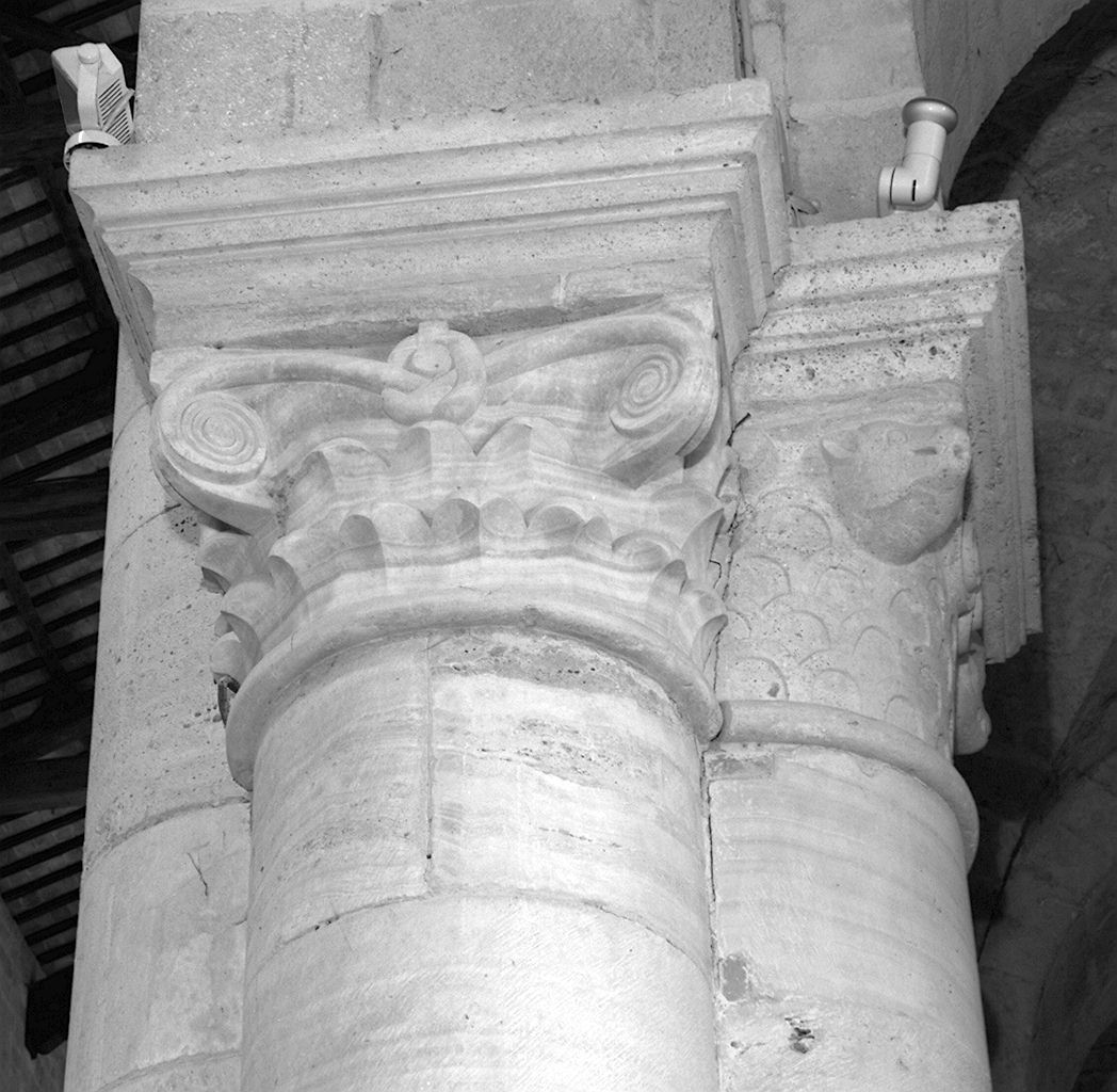 motivi decorativi geometrici e vegetali (pilastro - a fascio, elemento d'insieme) - ambito lombardo (sec. XII)