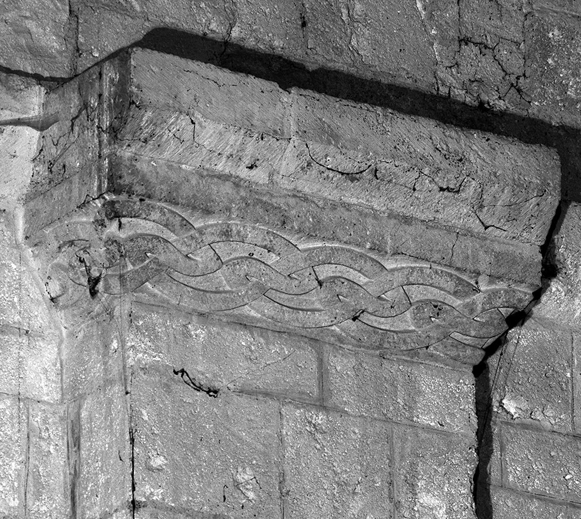 motivo decorativo a intreccio (semicapitello, elemento d'insieme) - ambito lombardo (sec. XII)