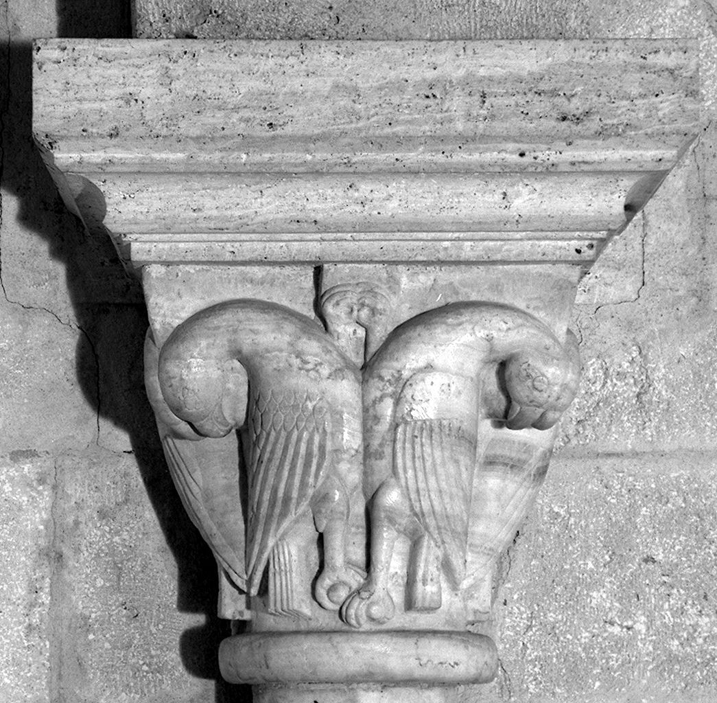 testa d'aquila (semicapitello, elemento d'insieme) - ambito lombardo (sec. XII)