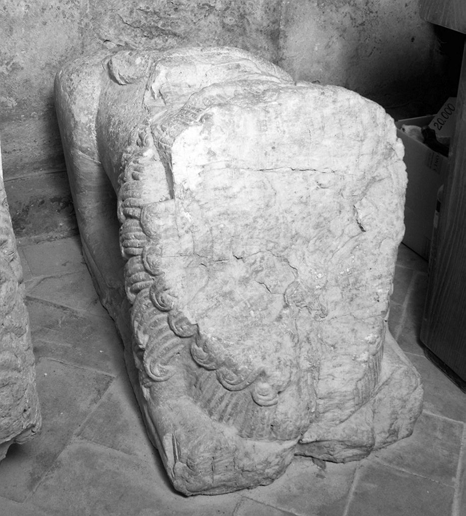 leone (scultura, elemento d'insieme) - ambito lombardo (sec. XII)