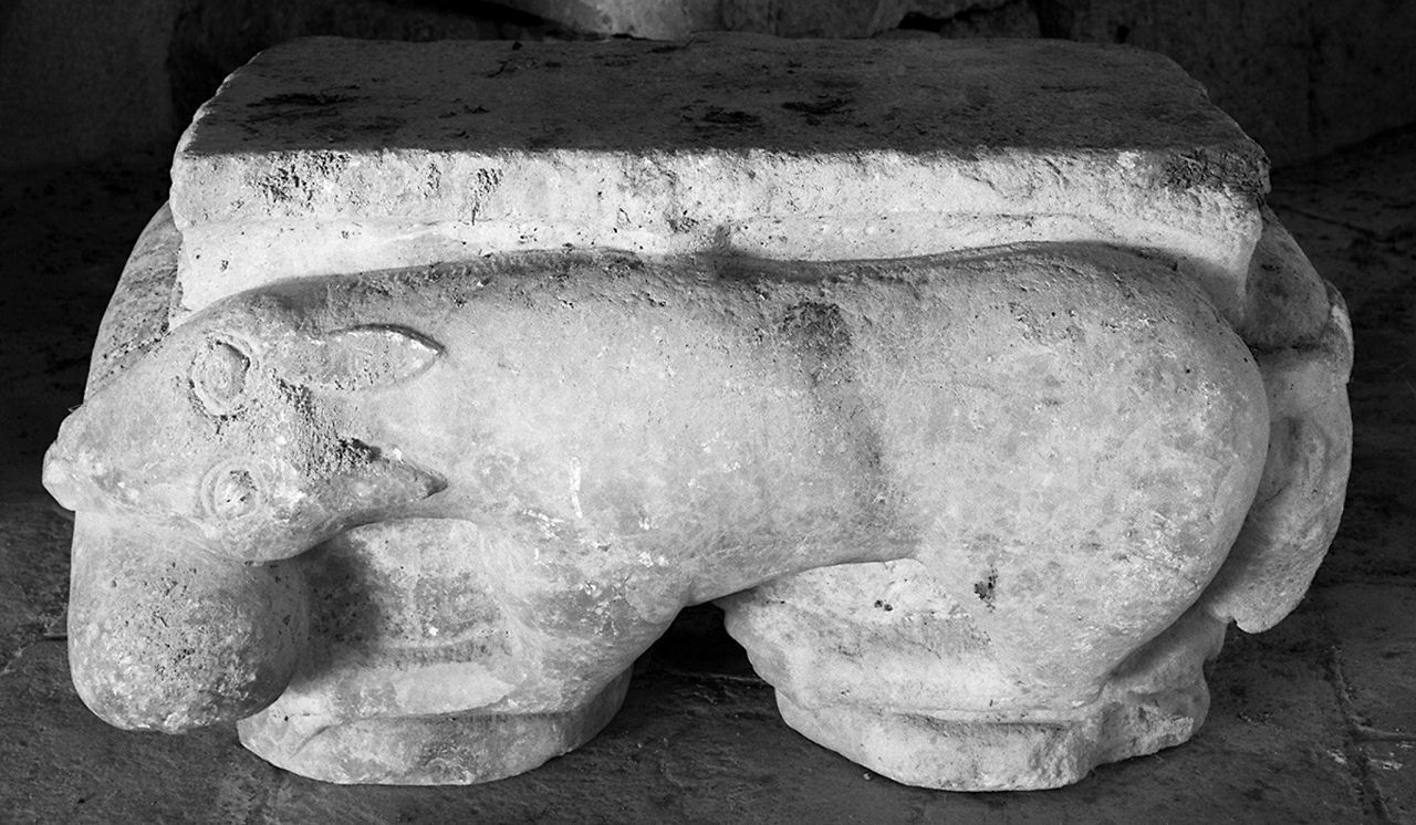 capitello, elemento d'insieme - ambito lombardo (sec. XII)