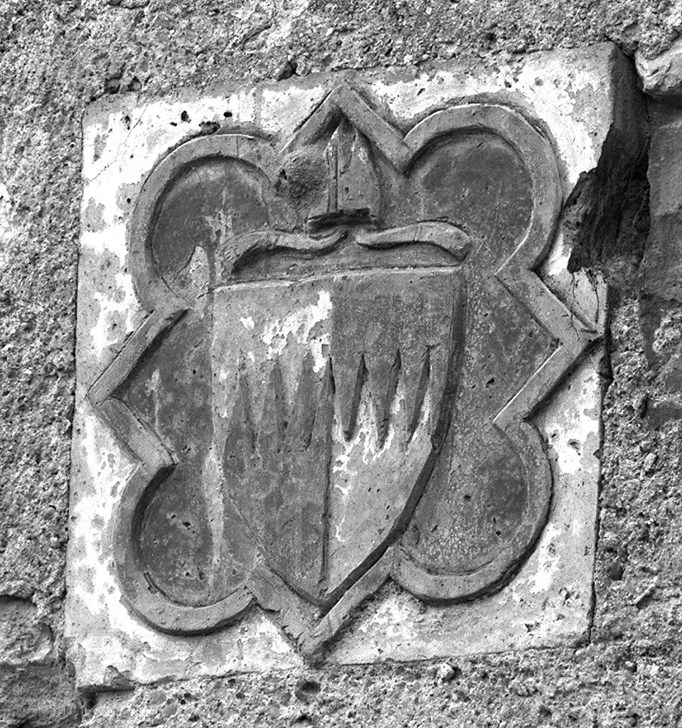 stemma vescovile di Giovanni Cinughi (rilievo) - manifattura senese (sec. XV)