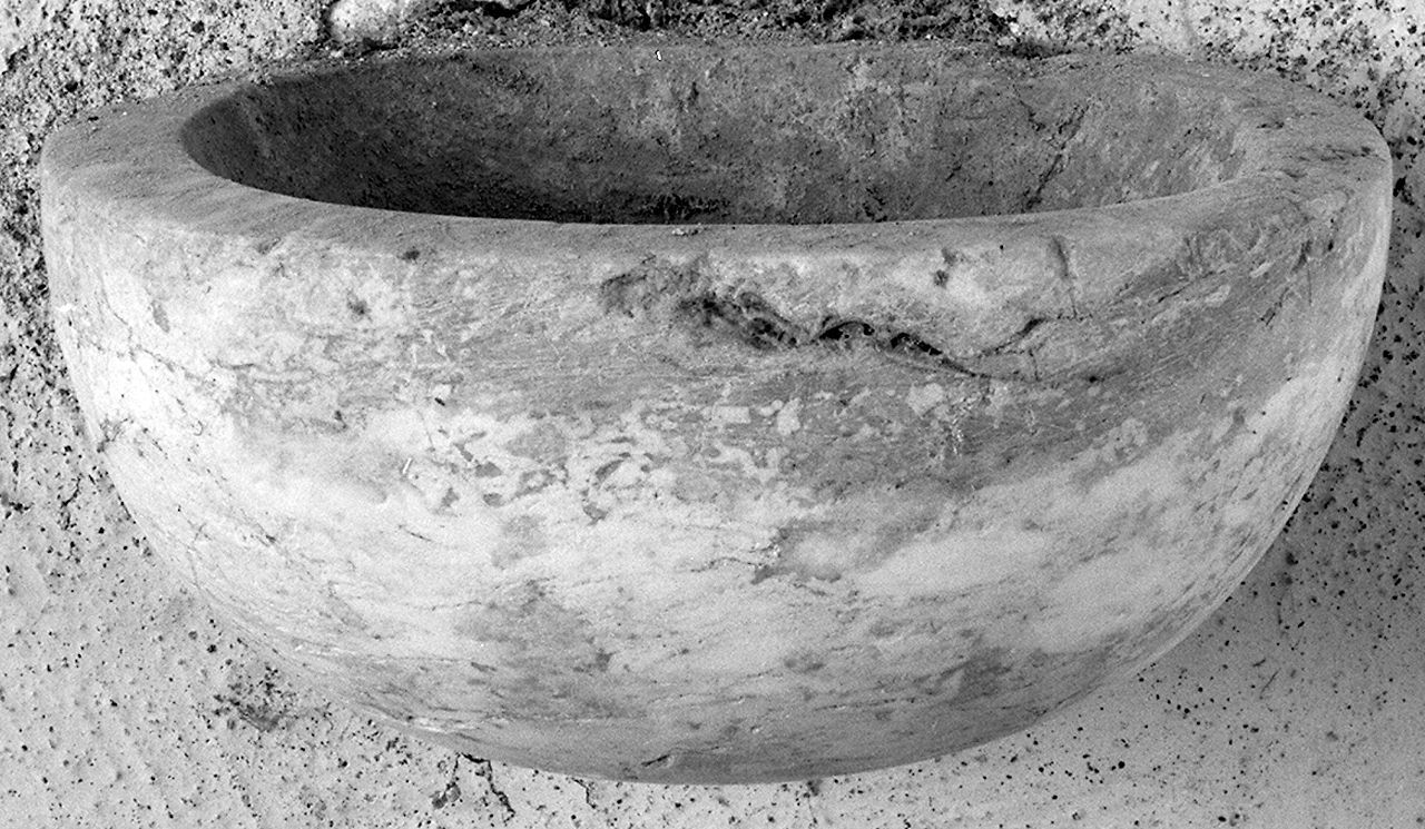 acquasantiera da parete - bottega toscana (sec. XIX)