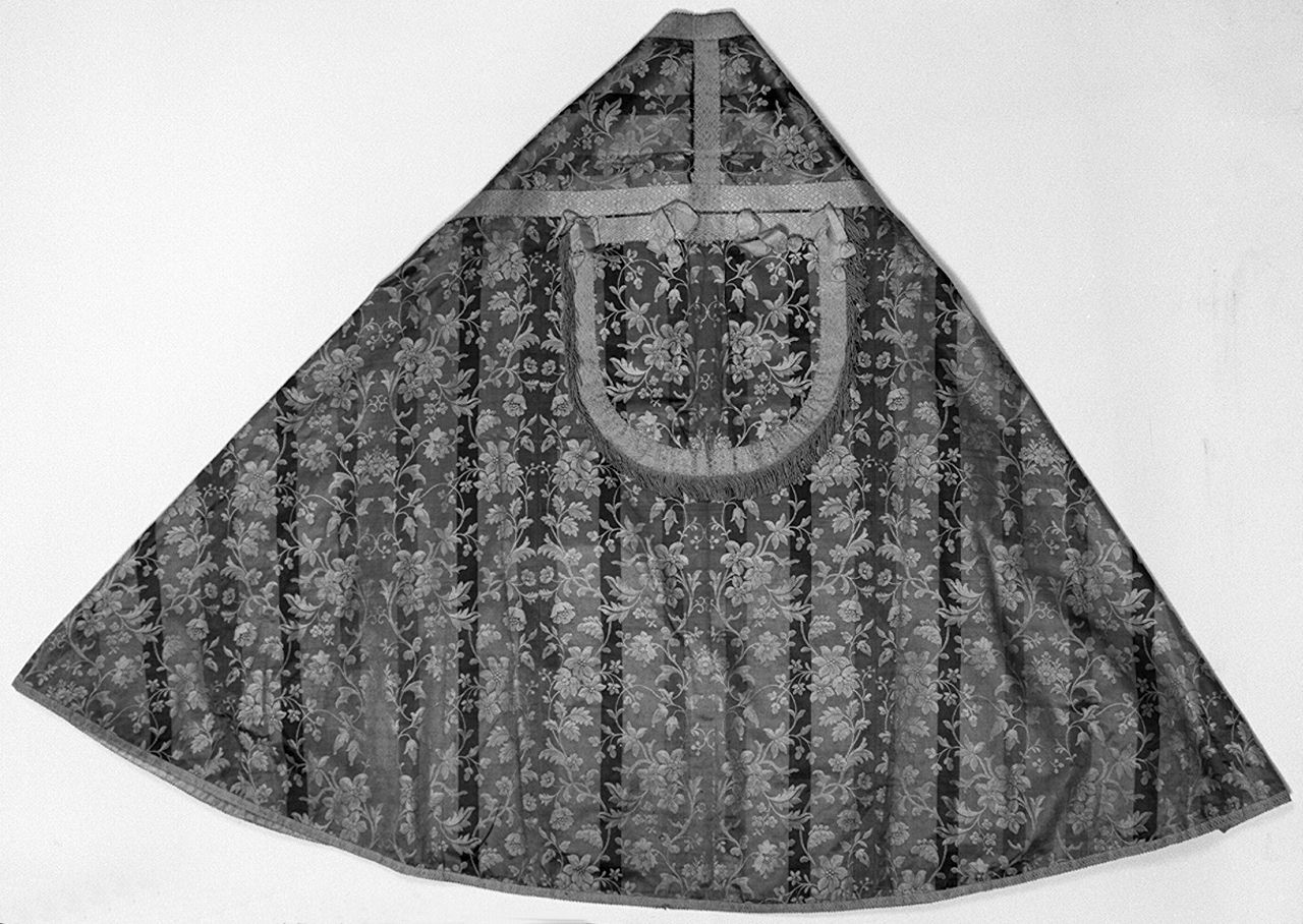 motivi decorativi vegetali (piviale) - manifattura italiana (prima metà sec. XIX)