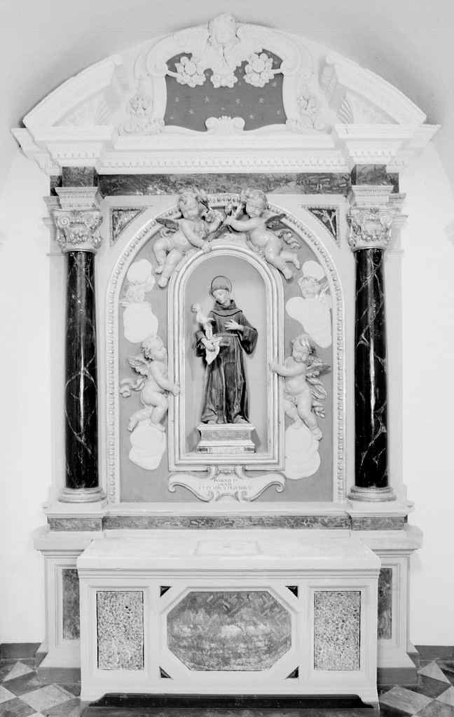 cherubino con festone vegetale (altare - a edicola, elemento d'insieme) - bottega toscana (ultimo quarto sec. XVIII)