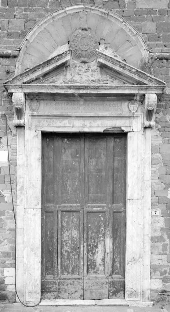 stemma gentilizio della famiglia Tinelli (portale) - bottega toscana (sec. XVI)