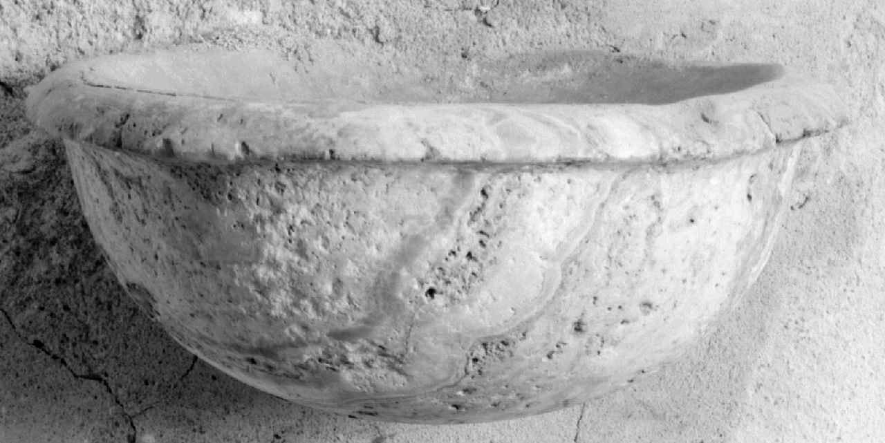 acquasantiera da parete - bottega senese (secc. XVI/ XVII)
