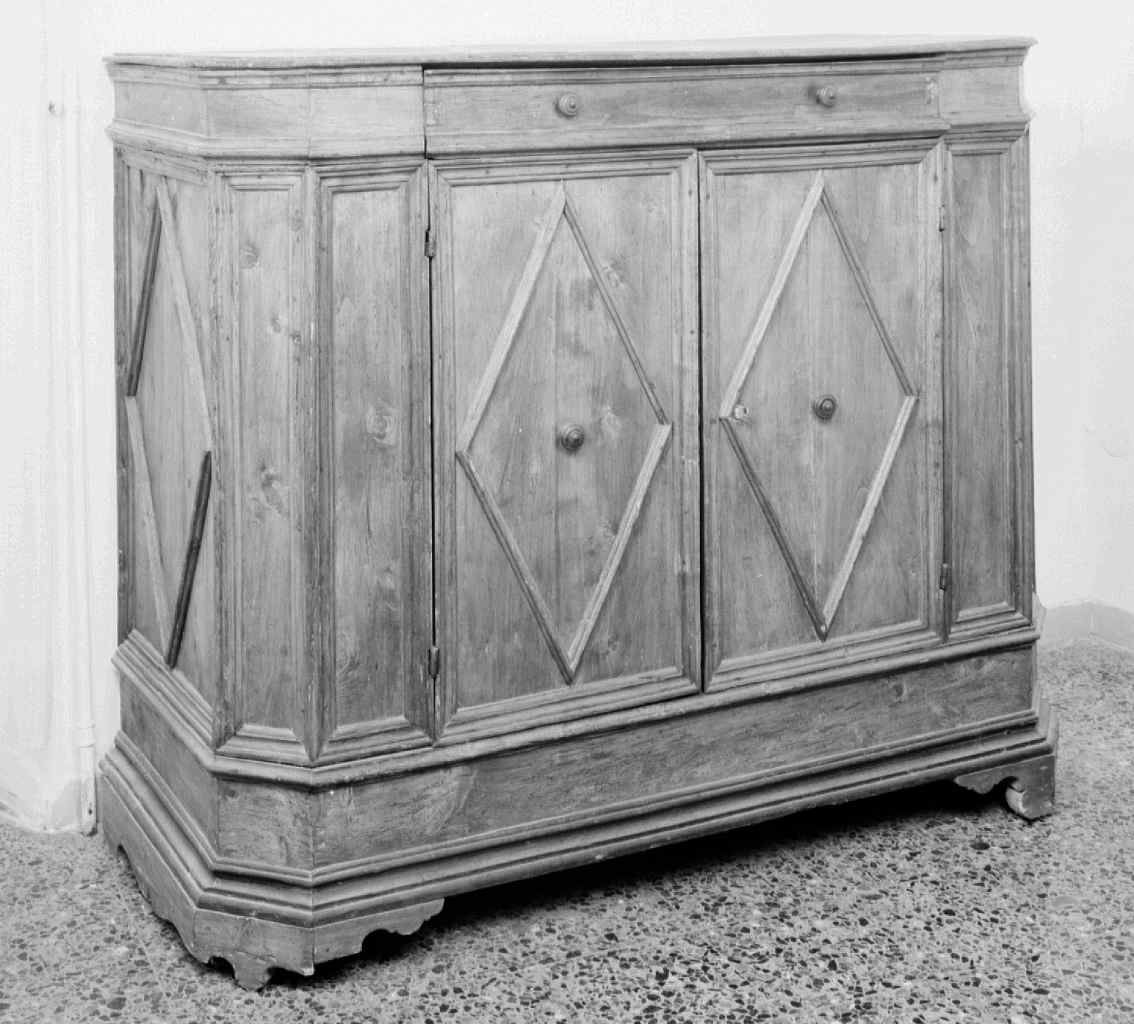 credenza - bottega toscana (prima metà sec. XVIII)