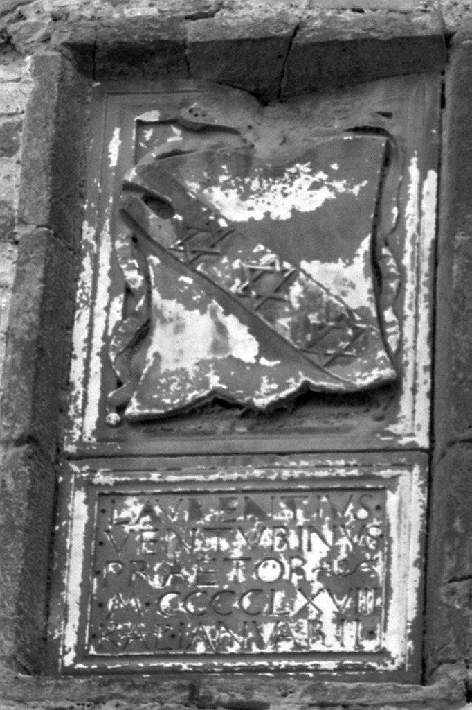 lapide commemorativa, elemento d'insieme - bottega toscana (sec. XV)