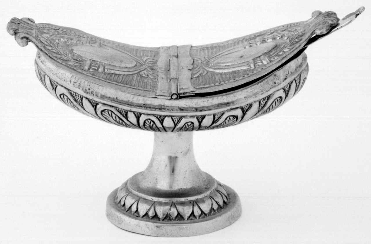 motivi decorativi vegetali (navicella portaincenso, elemento d'insieme) - bottega toscana (prima metà sec. XIX)