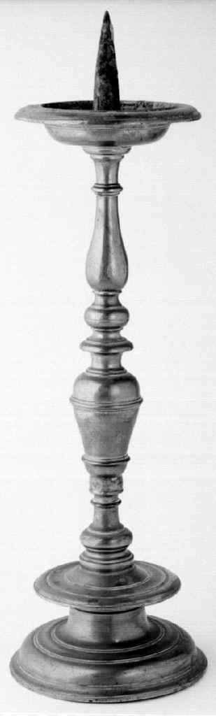 candeliere d'altare, serie - bottega toscana (primo quarto sec. XVIII)