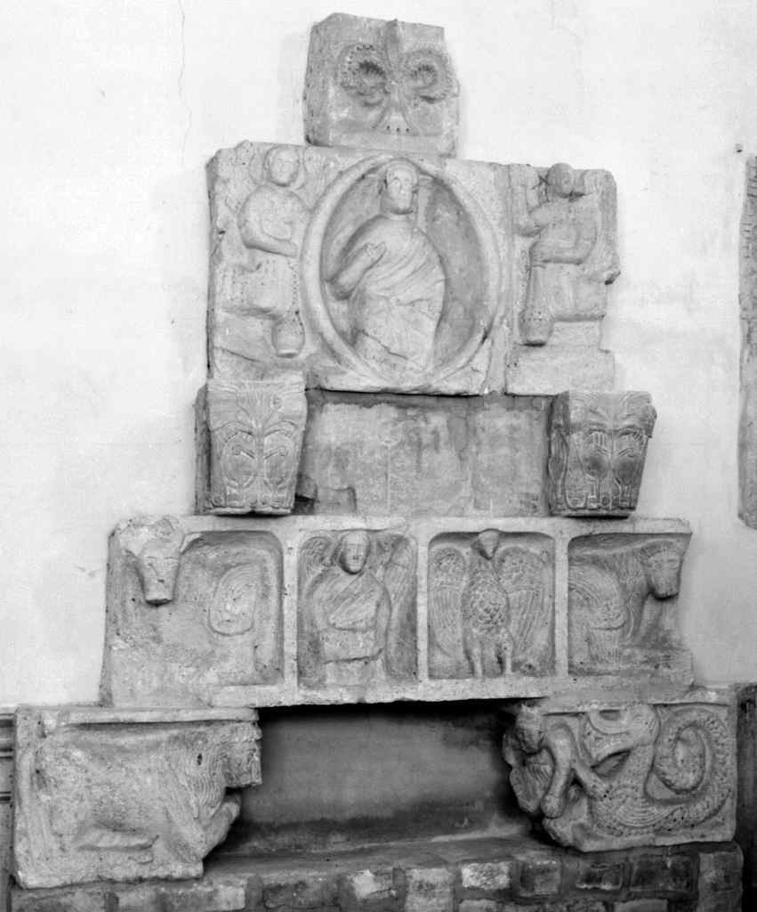 rilievo, frammento - ambito toscano (seconda metà sec. XII)