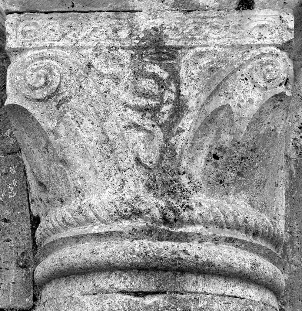 capitello, elemento d'insieme - ambito toscano (sec. XII)