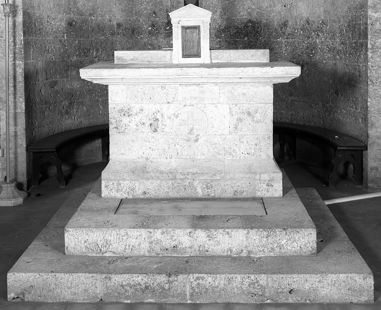 croce (altare) - bottega toscana (sec. XX)