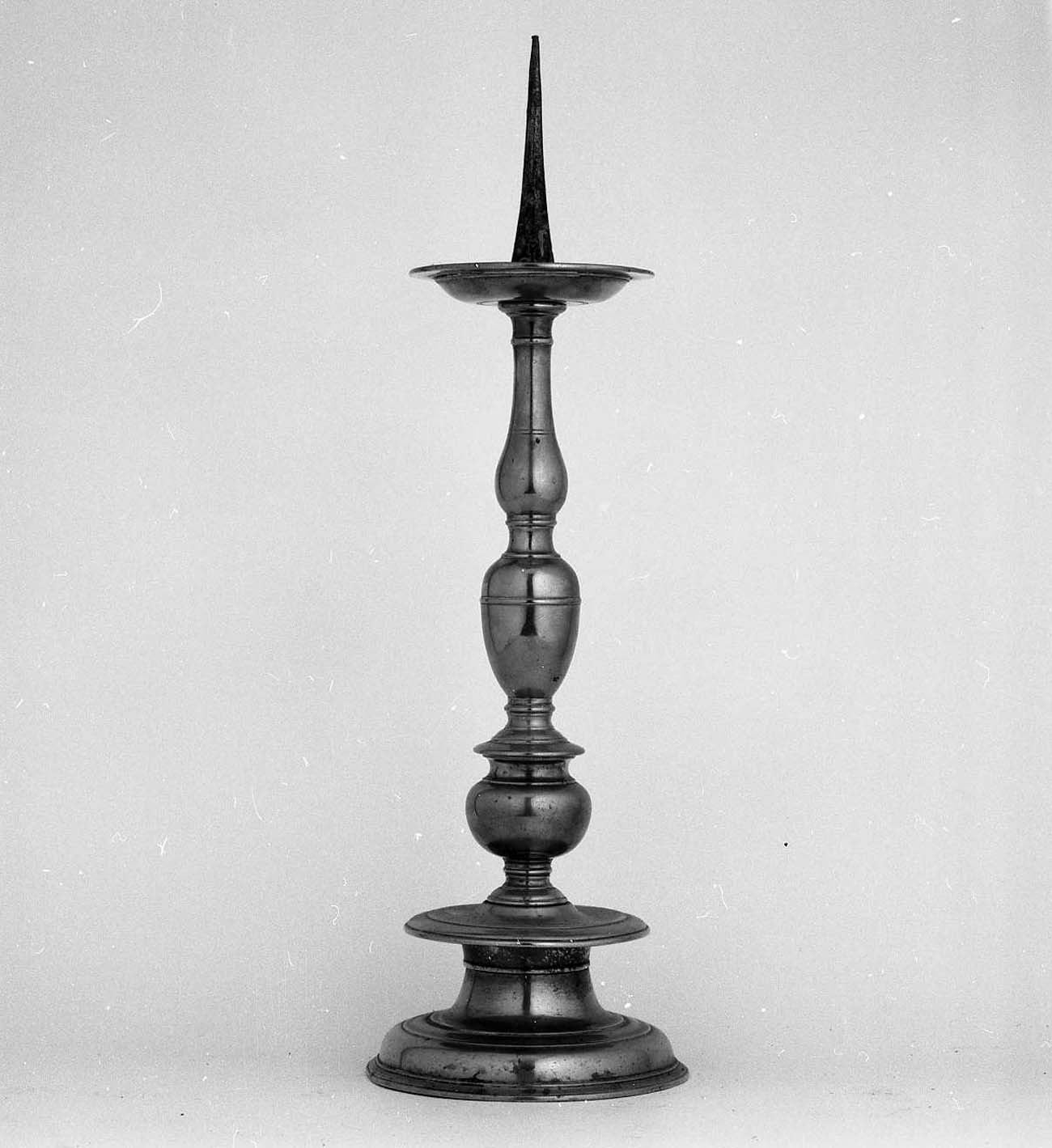 candeliere d'altare, serie - bottega toscana (sec. XVII)