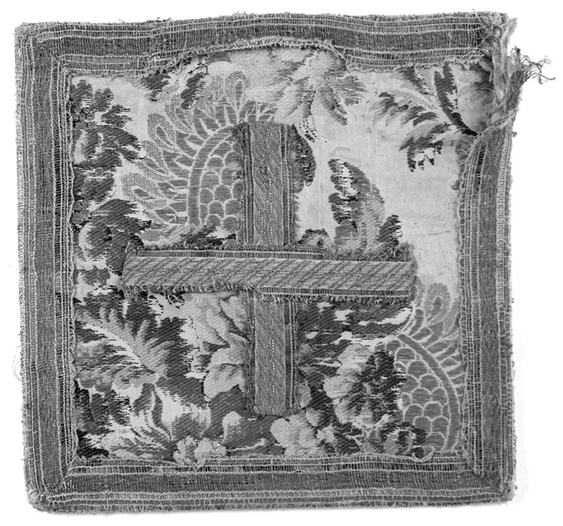 motivo decorativo floreale (borsa del corporale, elemento d'insieme) - manifattura italiana (secondo quarto sec. XVIII)