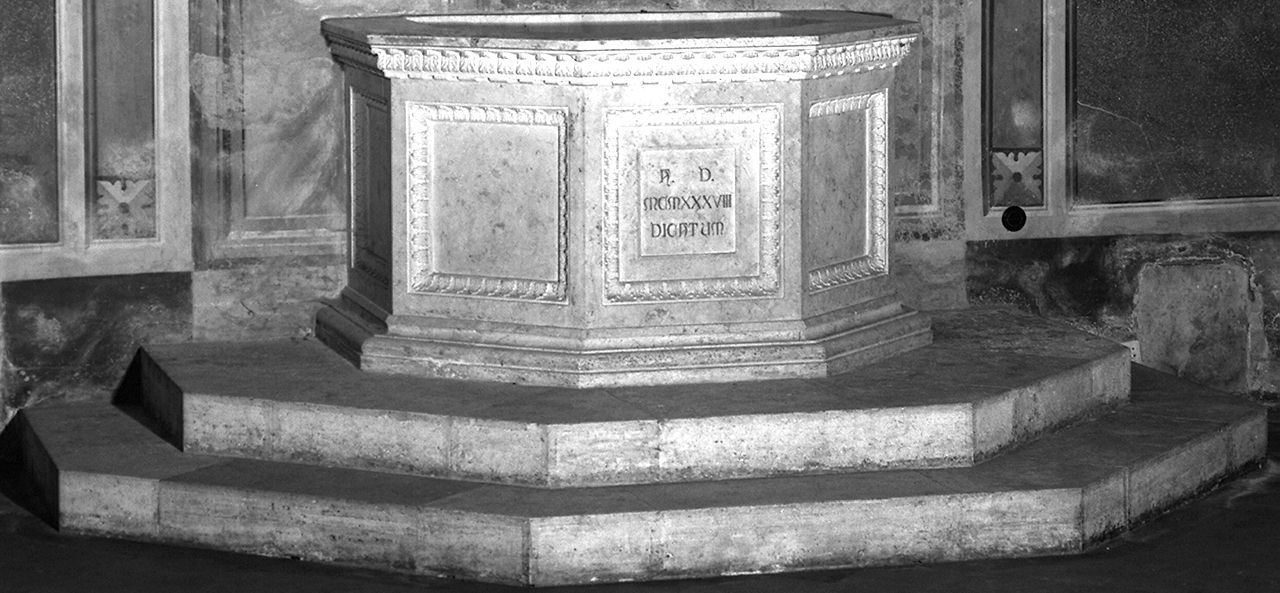 motivi decorativi vegetali (fonte battesimale) di Bellini Egisto (sec. XX)