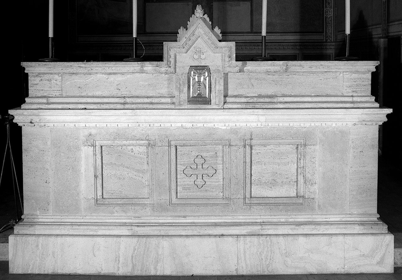 croce (altare maggiore) di Bellini Egisto (sec. XX)