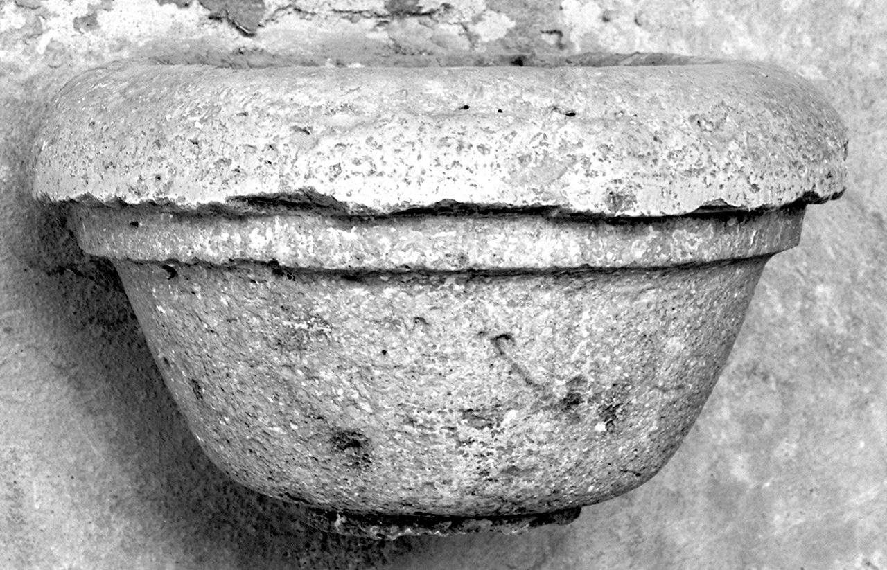 acquasantiera da parete - bottega senese (sec. XIX)