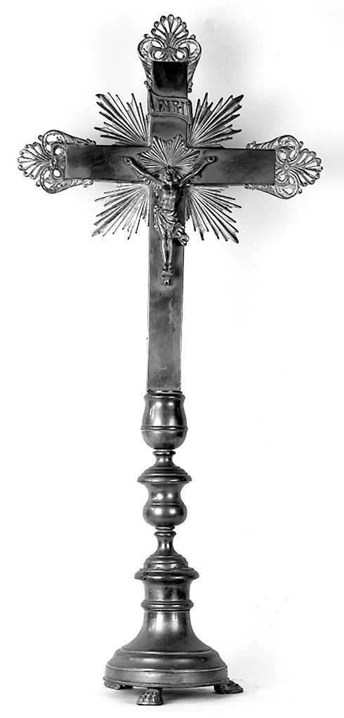 Cristo crocifisso (croce d'altare, elemento d'insieme) - manifattura italiana (ultimo quarto sec. XIX)