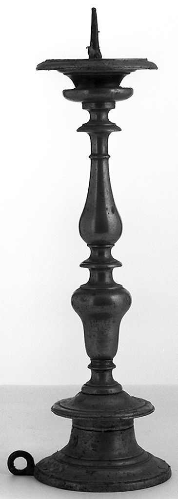 candeliere d'altare, serie - bottega toscana (prima metà sec. XVIII)