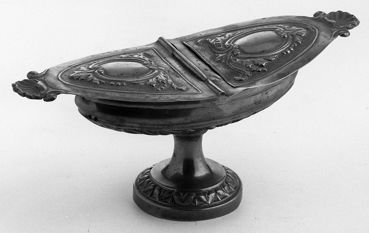 motivi decorativi vegetali (navicella portaincenso) - bottega fiorentina (sec. XIX)