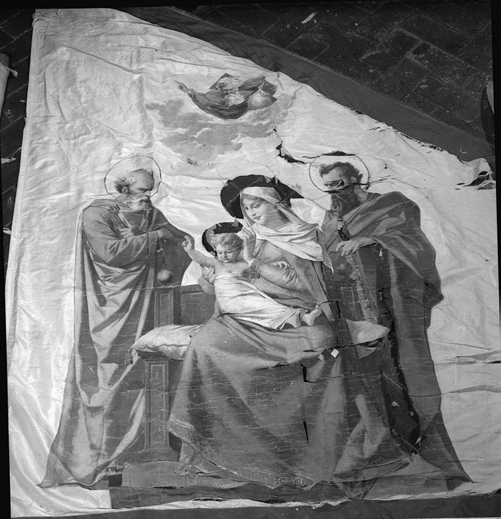 Madonna del Soccorso, Madonna con Bambino tra San Pietro e San Paolo (stendardo) di Cassioli Amos (sec. XIX)