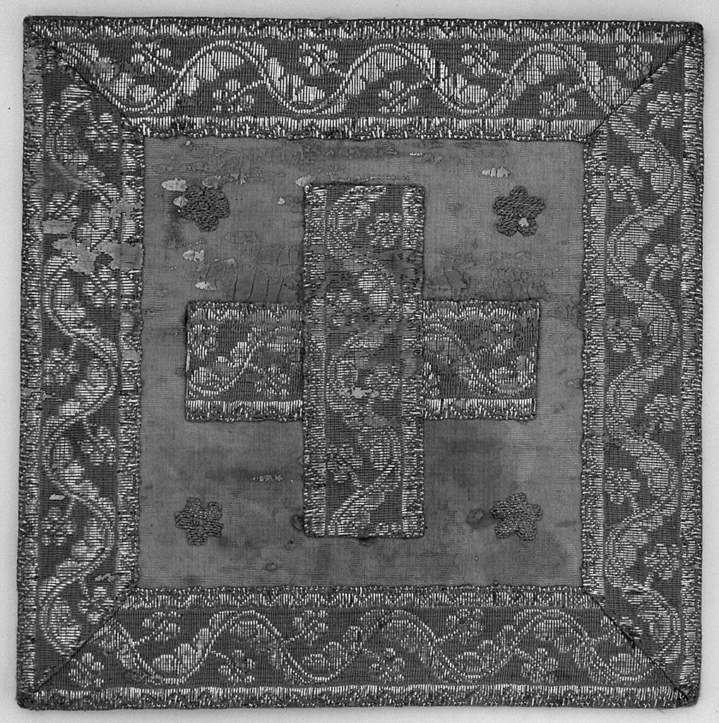 motivi decorativi floreali (borsa del corporale, elemento d'insieme) - manifattura italiana (prima metà sec. XX)