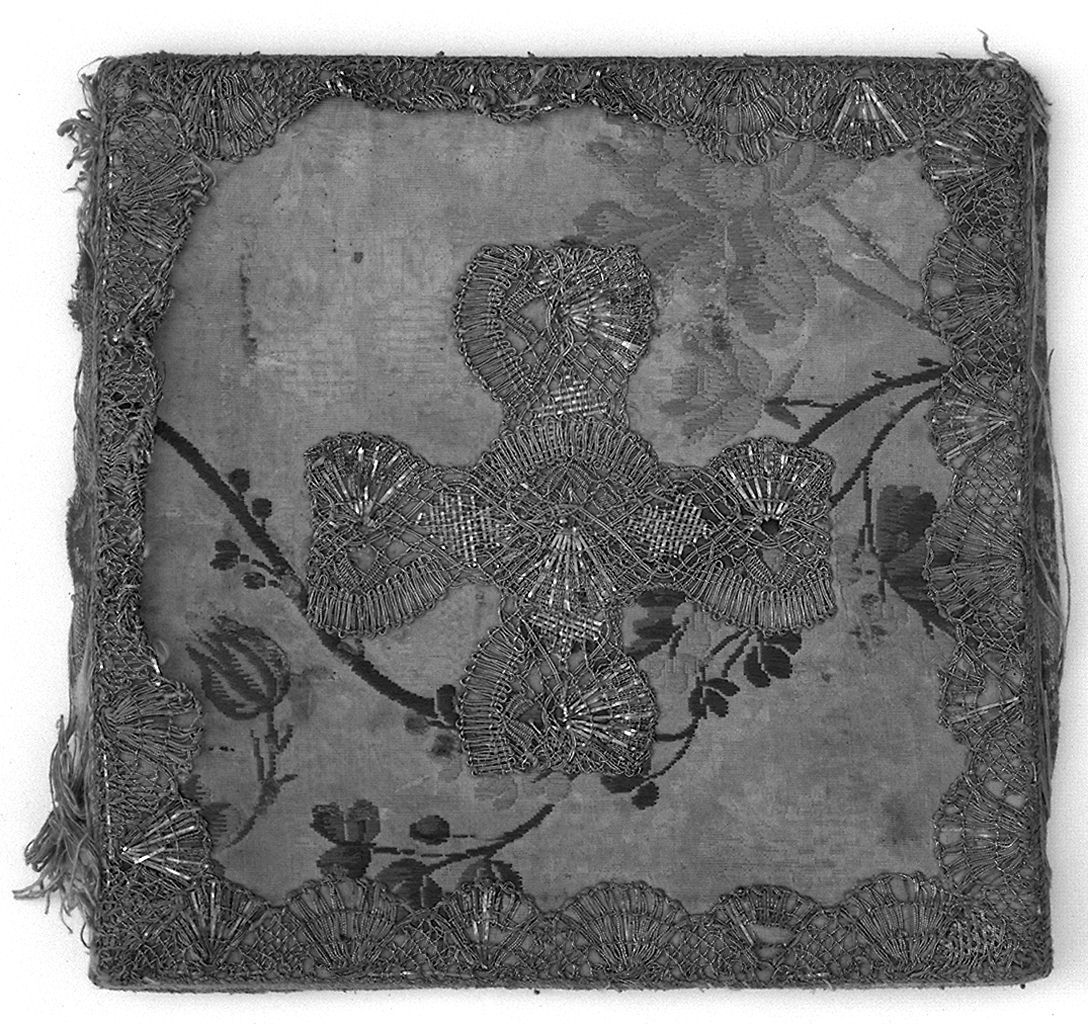 motivi decorativi vegetali (borsa del corporale, elemento d'insieme) - manifattura italiana (primo quarto sec. XVII)