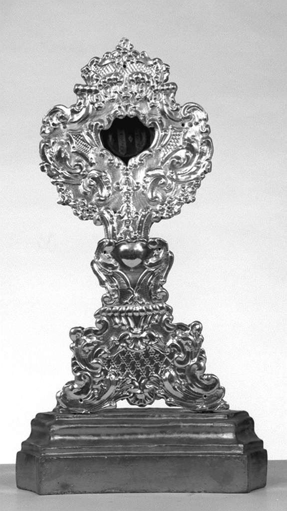 motivi decorativi geometrici e vegetali (reliquiario - a ostensorio) - bottega toscana (sec. XVIII)