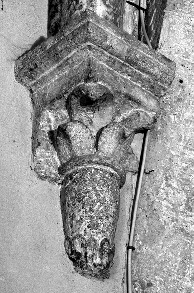 motivi decorativi vegetali stilizzati (capitello, serie) - manifattura toscana (sec. XIII)